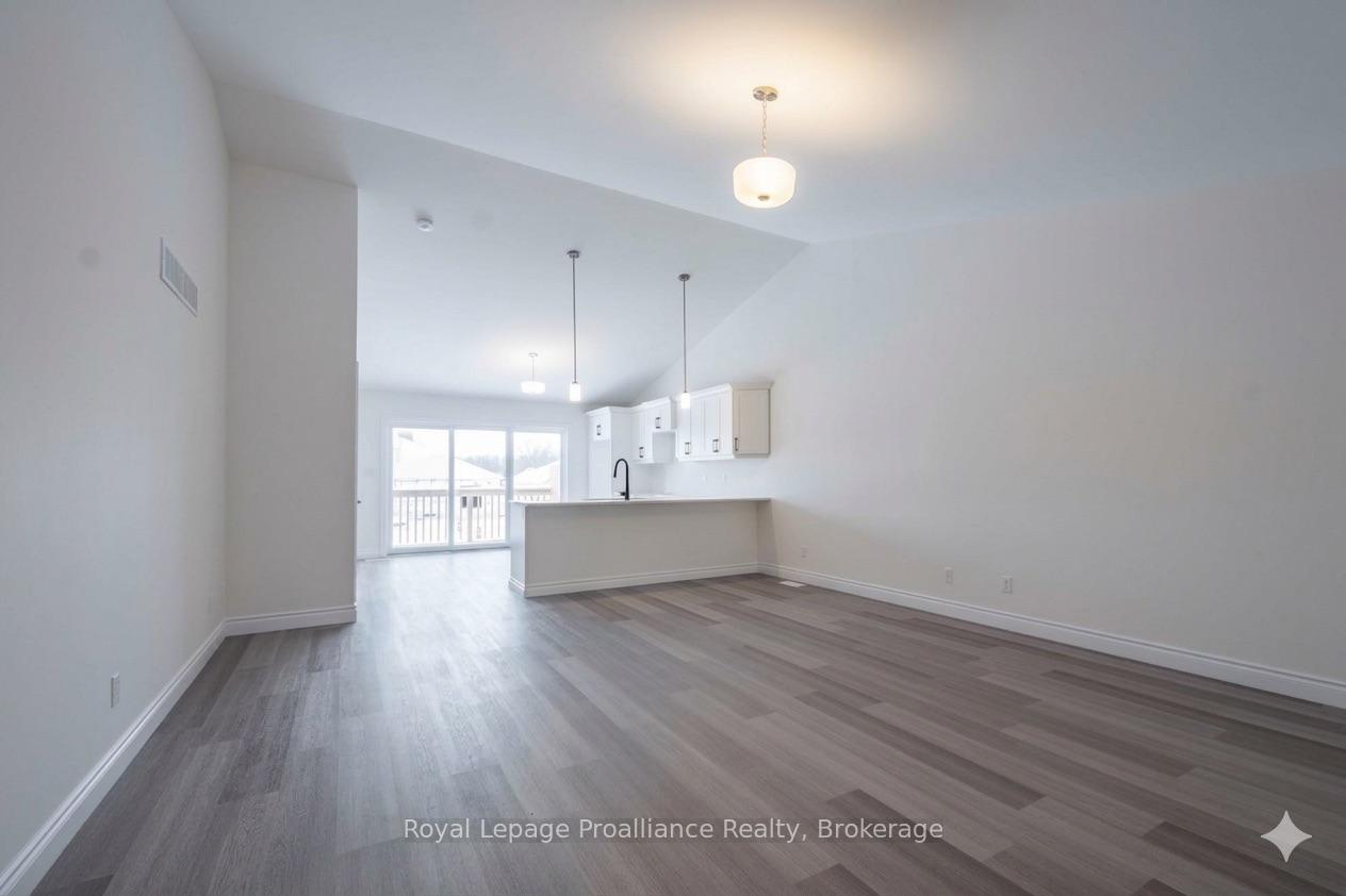 Photo 4 of 119 Farrington Crescent, Prince Edward County, Picton Ward — HOMEH