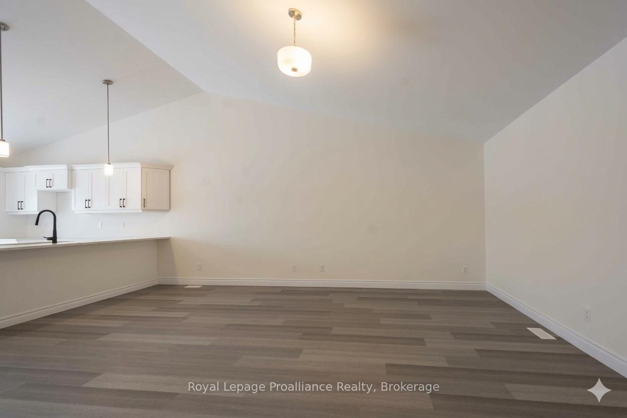 Photo 5 of 119 Farrington Crescent, Prince Edward County, Picton Ward — HOMEH