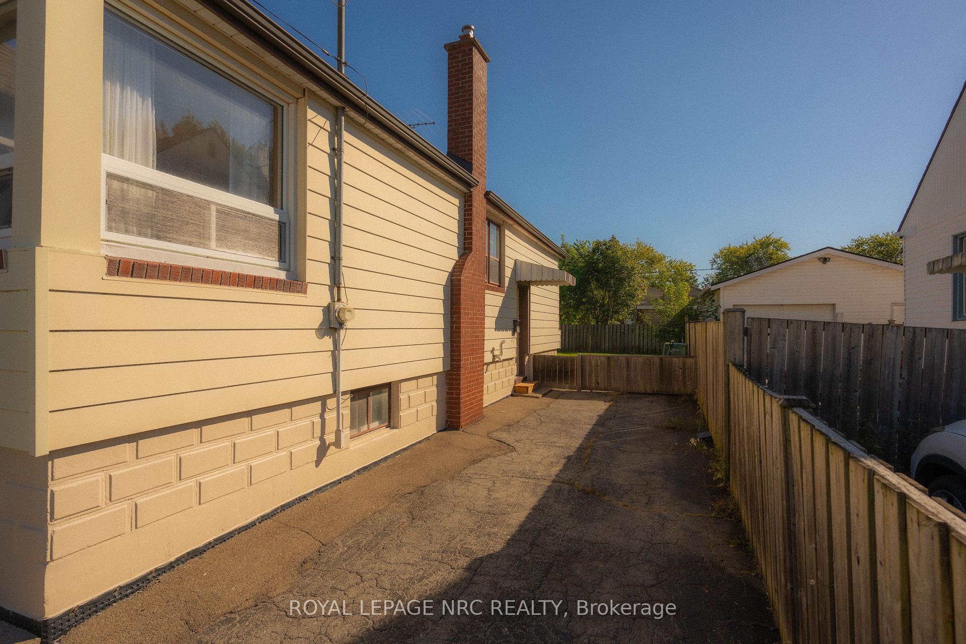 Photo 4 of 56 Lyons Avenue, Welland, Lincoln/Crowland — HOMEH