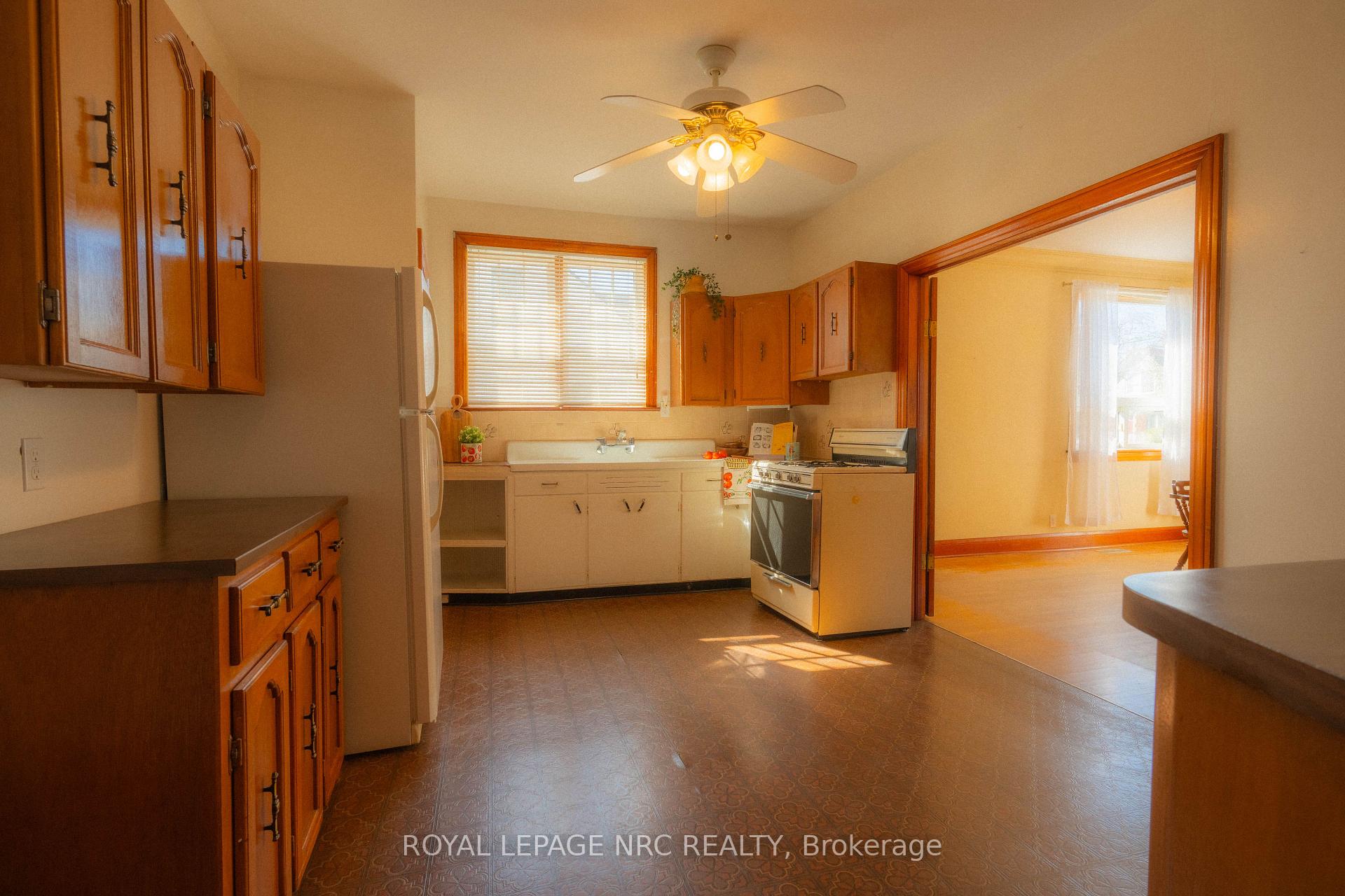 Photo 7 of 56 Lyons Avenue, Welland, Lincoln/Crowland — HOMEH