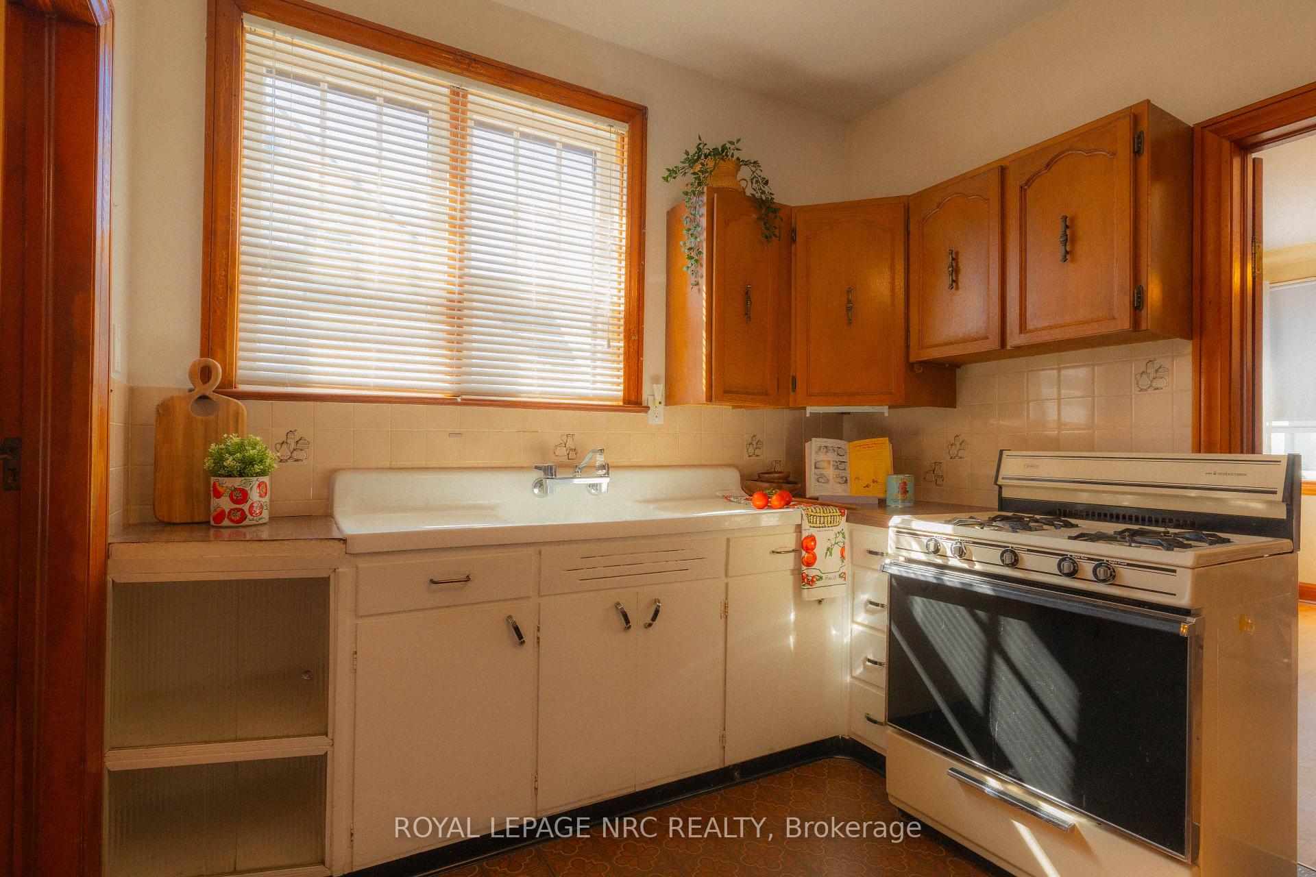 Photo 8 of 56 Lyons Avenue, Welland, Lincoln/Crowland — HOMEH