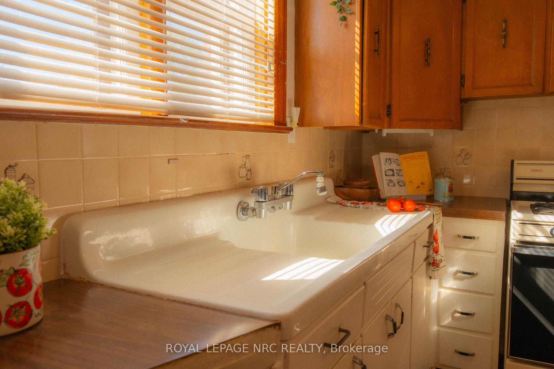 Photo 9 of 56 Lyons Avenue, Welland, Lincoln/Crowland — HOMEH