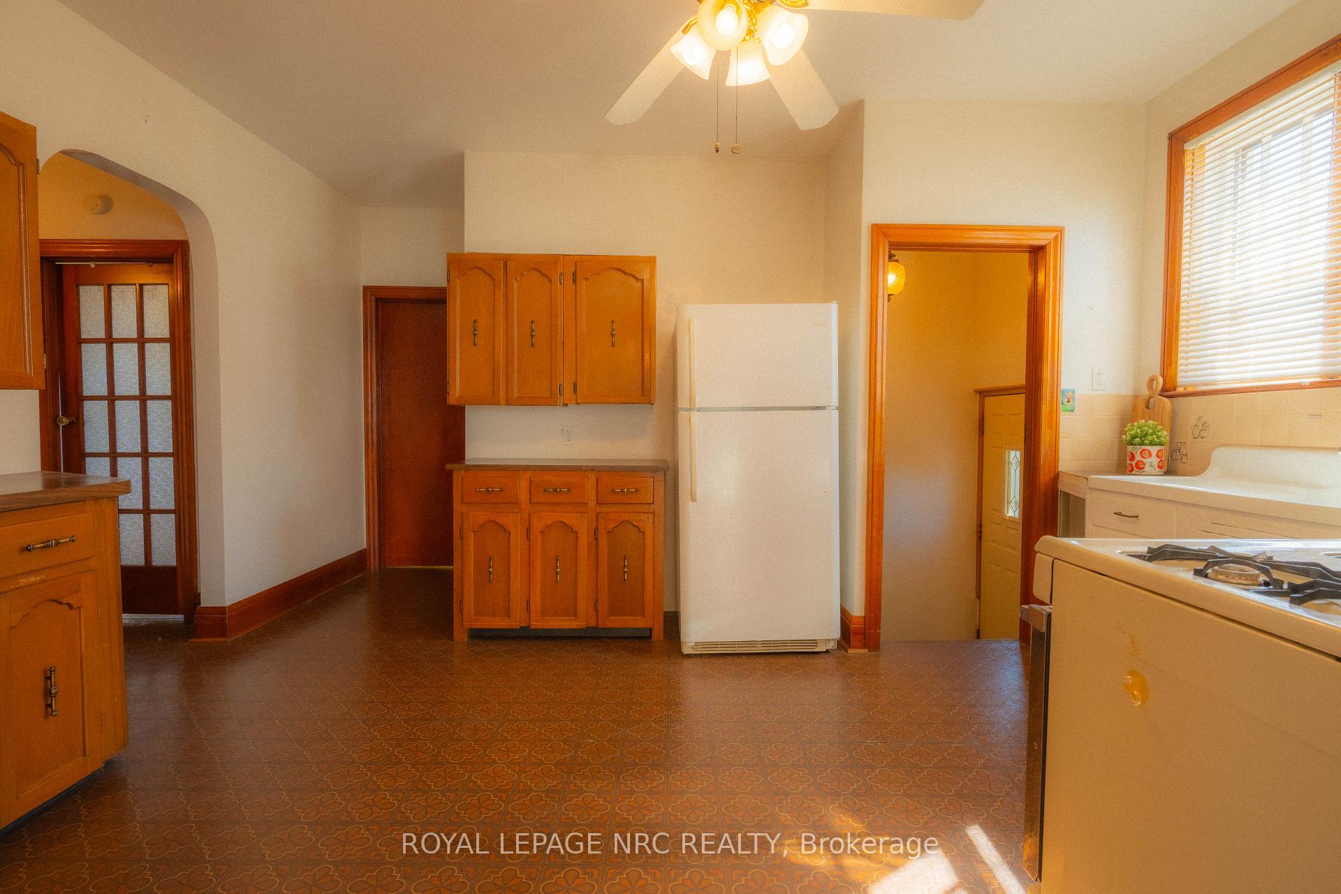 Photo 10 of 56 Lyons Avenue, Welland, Lincoln/Crowland — HOMEH