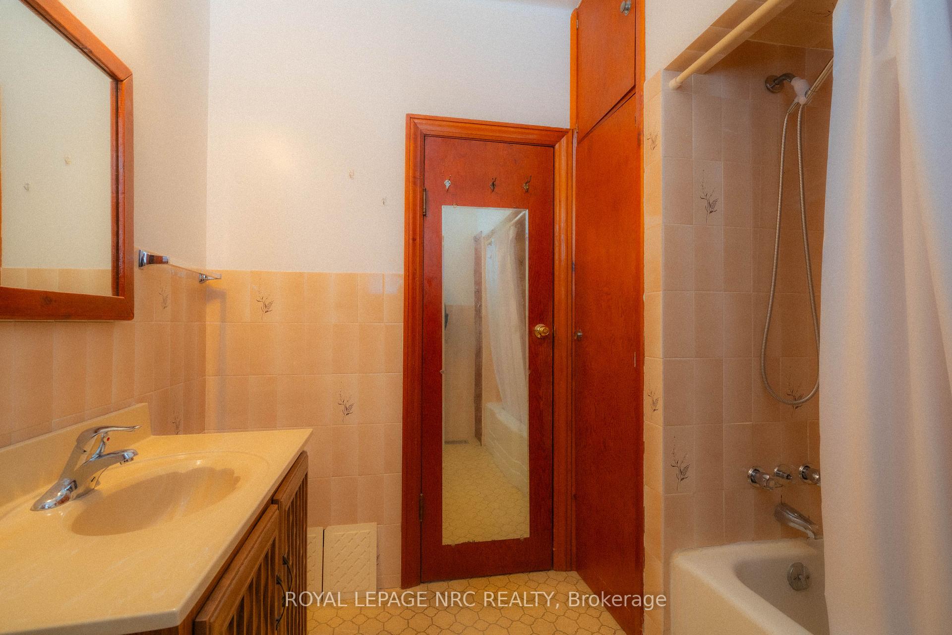 Photo 23 of 56 Lyons Avenue, Welland, Lincoln/Crowland — HOMEH