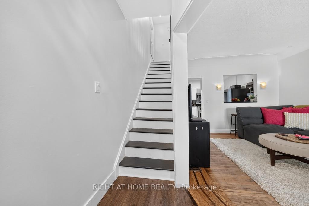 Photo 4 of 36 Sherman Avenue N, Hamilton, Stipley — HOMEH