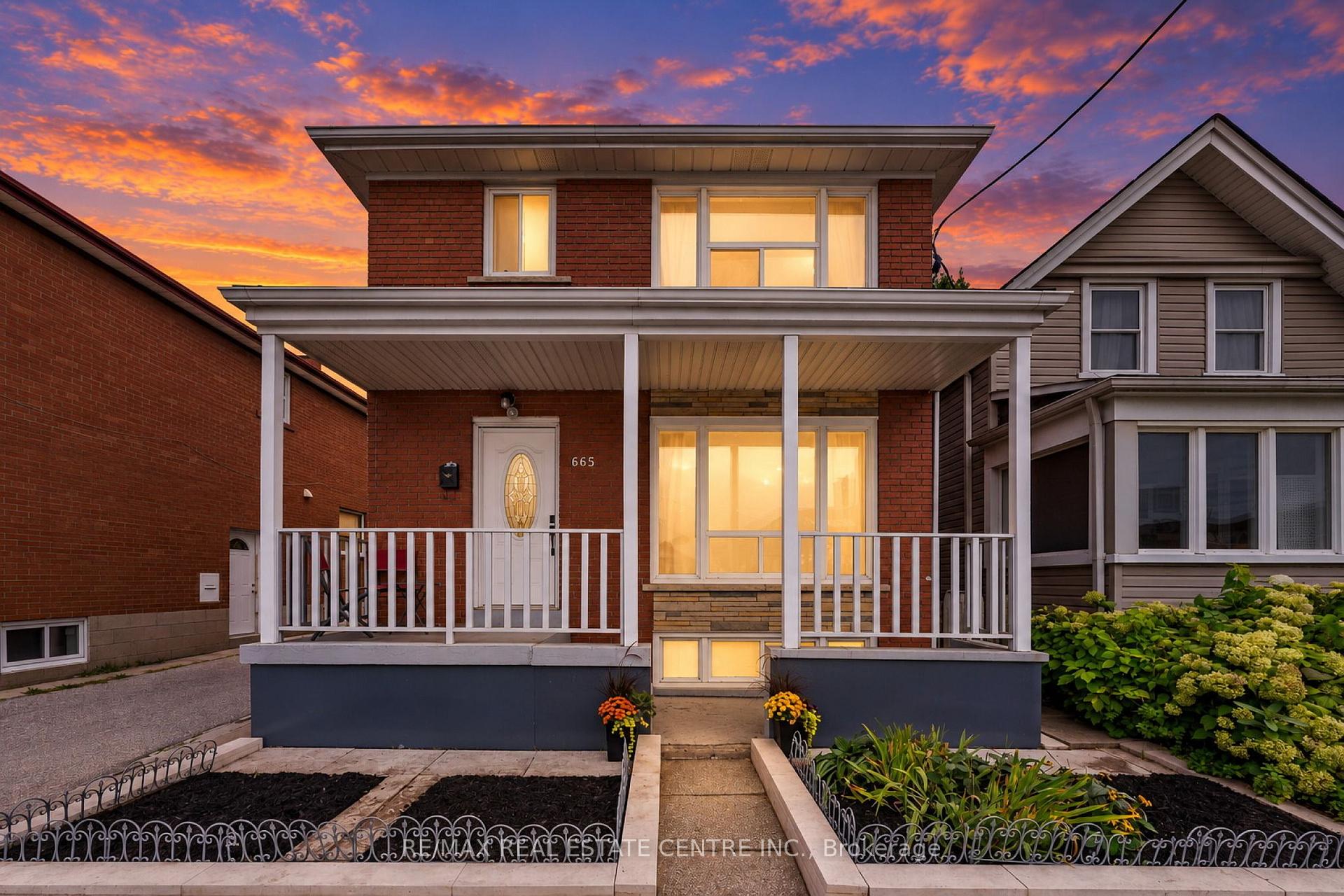 Photo 2 of 665 Jane Street, Toronto, Rockcliffe-Smythe — HOMEH