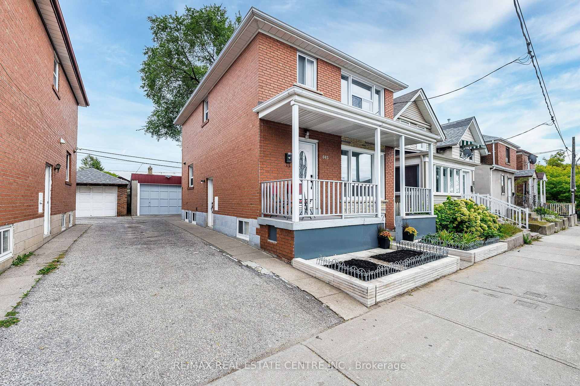 Photo 3 of 665 Jane Street, Toronto, Rockcliffe-Smythe — HOMEH