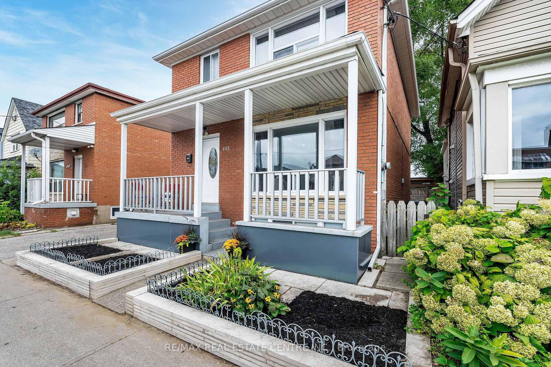 Photo 4 of 665 Jane Street, Toronto, Rockcliffe-Smythe — HOMEH