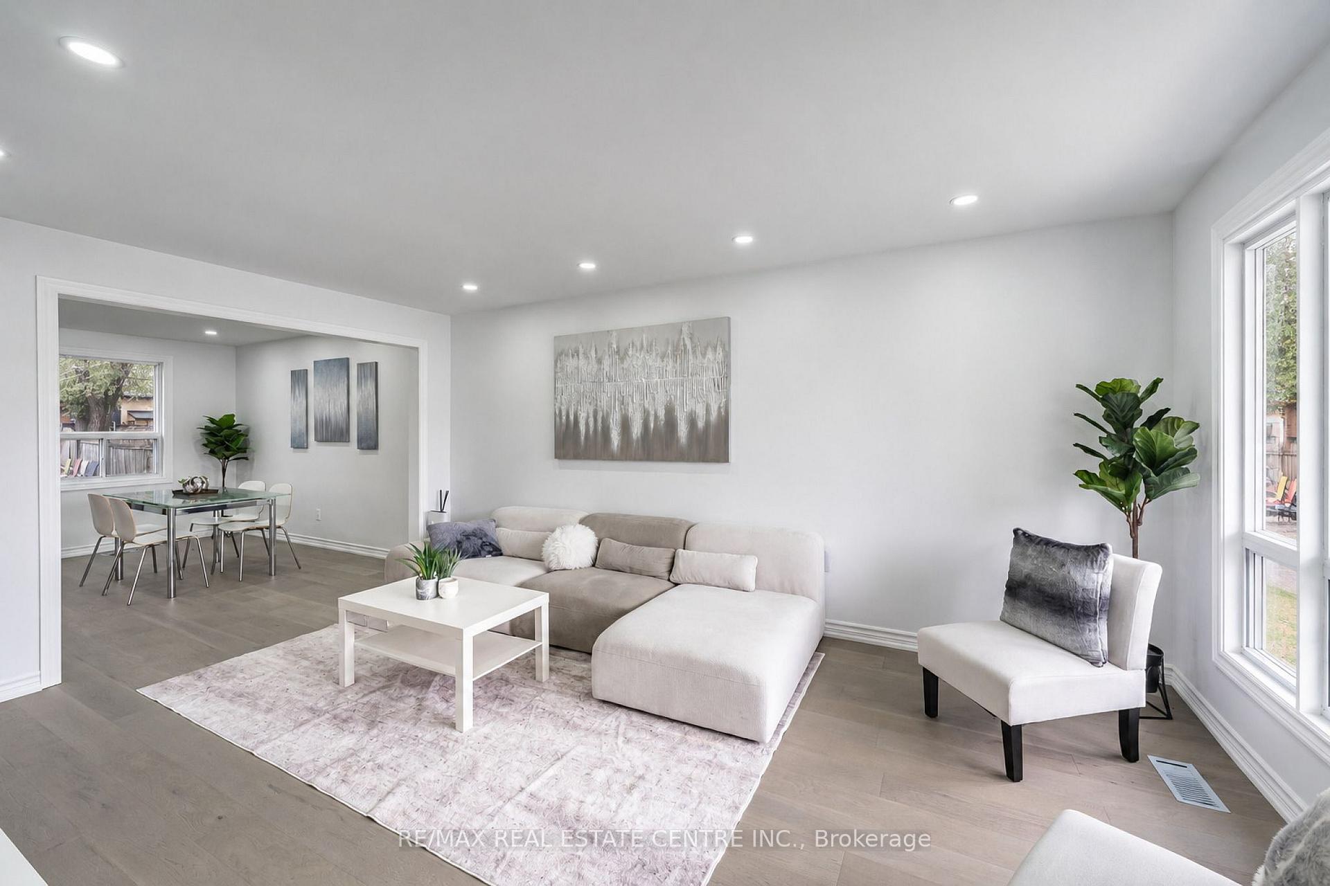Photo 8 of 665 Jane Street, Toronto, Rockcliffe-Smythe — HOMEH