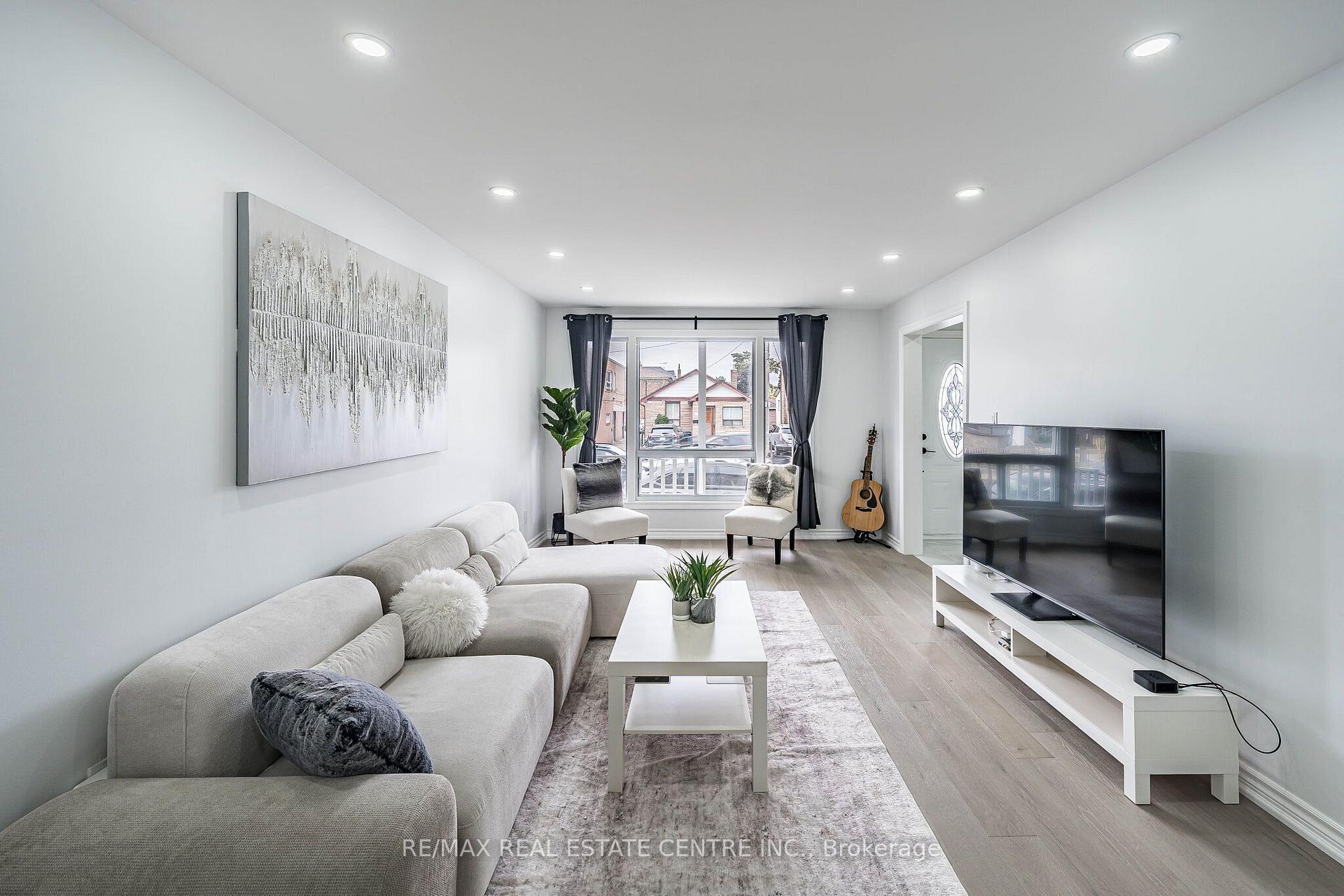 Photo 12 of 665 Jane Street, Toronto, Rockcliffe-Smythe — HOMEH