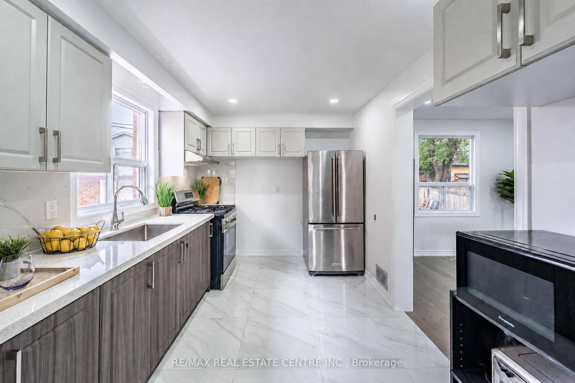 Photo 17 of 665 Jane Street, Toronto, Rockcliffe-Smythe — HOMEH