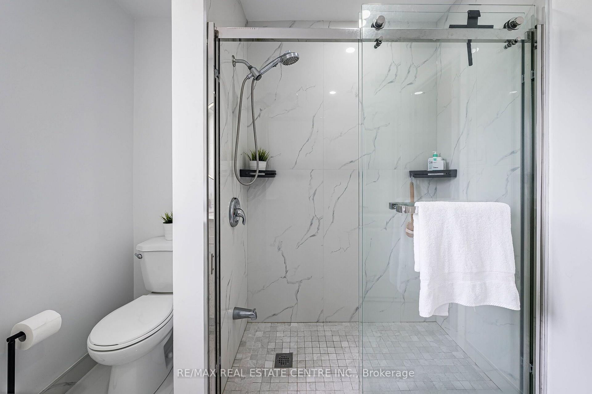 Photo 27 of 665 Jane Street, Toronto, Rockcliffe-Smythe — HOMEH