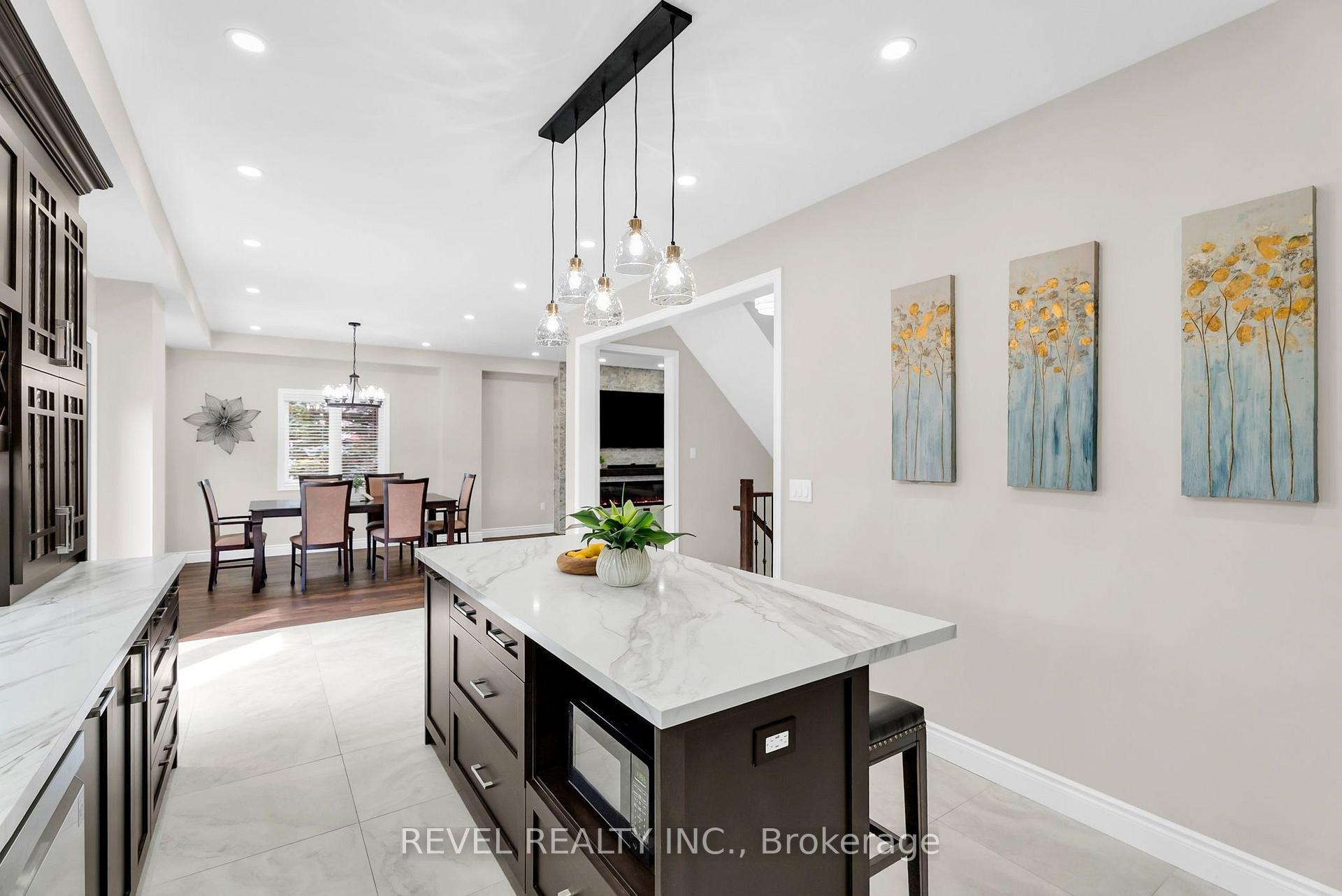 Photo 11 of 14 Devonleigh Drive, Amaranth, Rural Amaranth — HOMEH