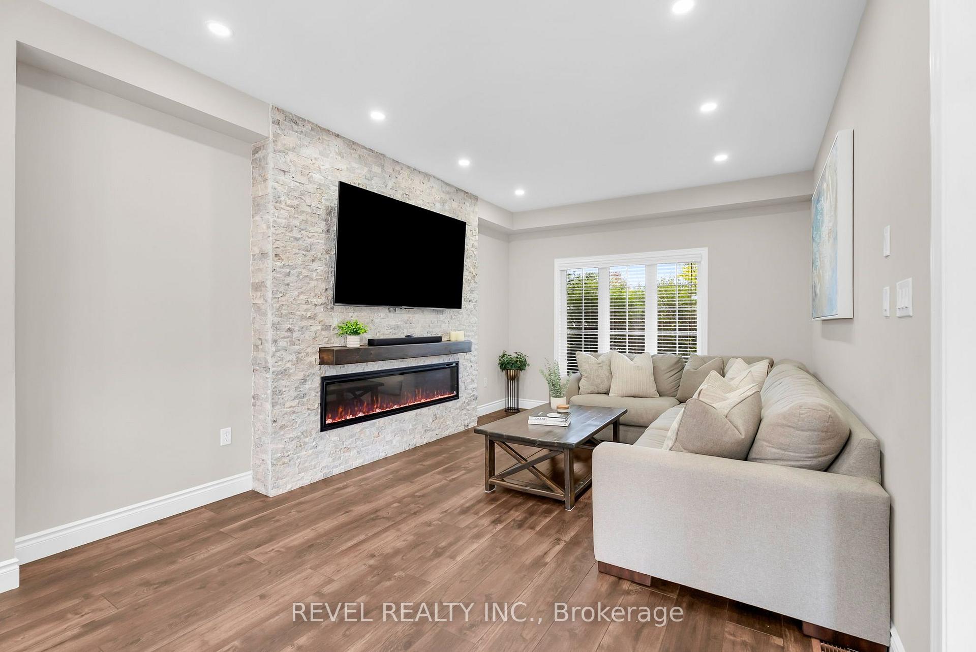 Photo 13 of 14 Devonleigh Drive, Amaranth, Rural Amaranth — HOMEH