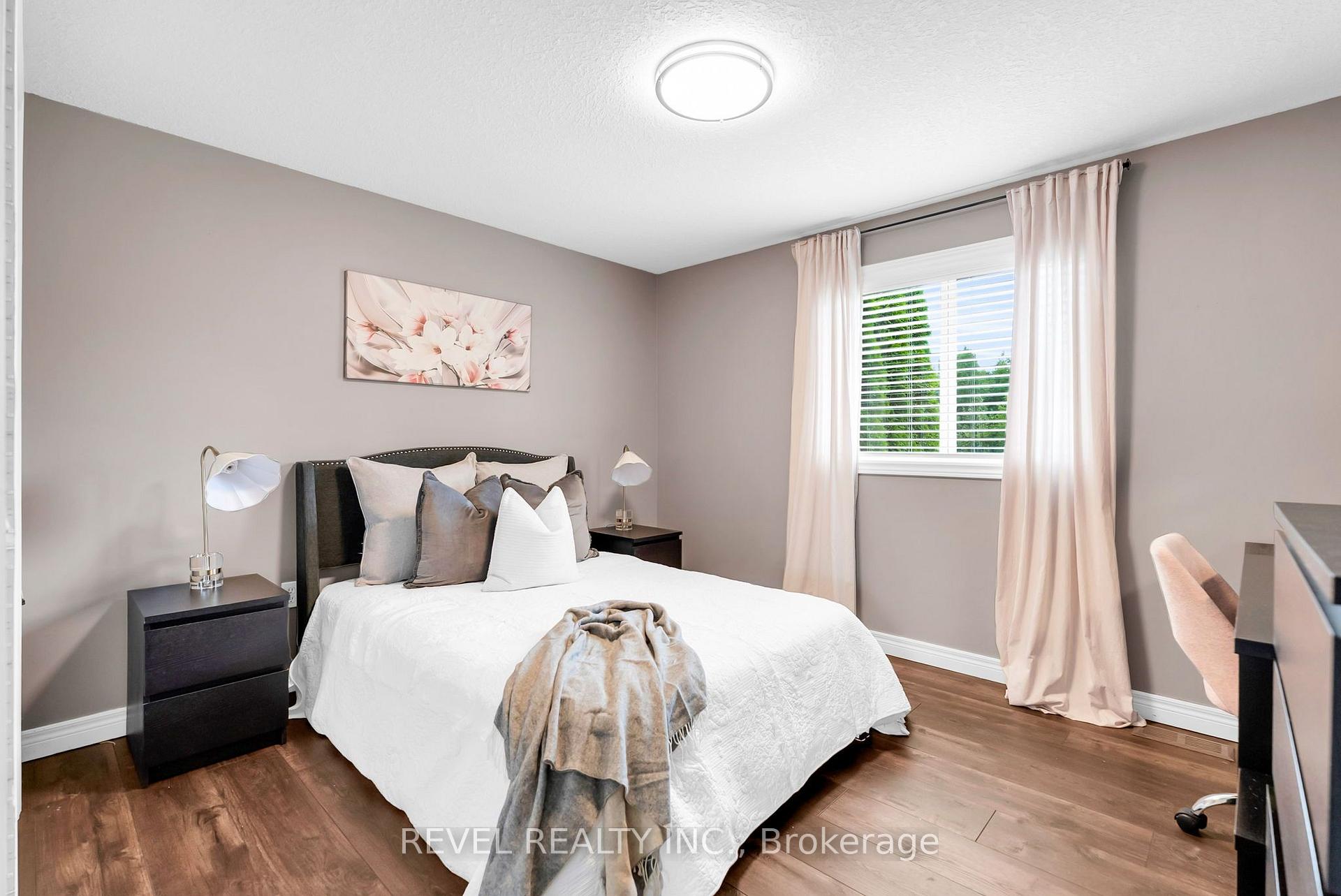 Photo 26 of 14 Devonleigh Drive, Amaranth, Rural Amaranth — HOMEH