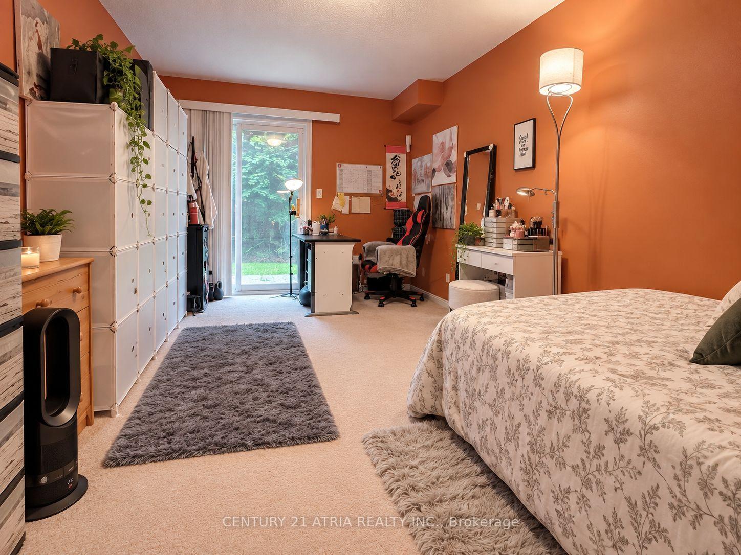 Photo 3 of 28 Interlacken Way, Markham, Unionville — HOMEH