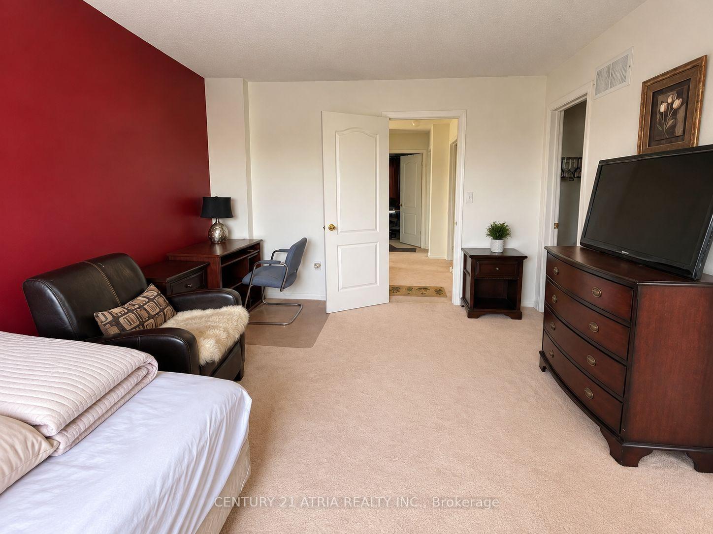 Photo 7 of 28 Interlacken Way, Markham, Unionville — HOMEH