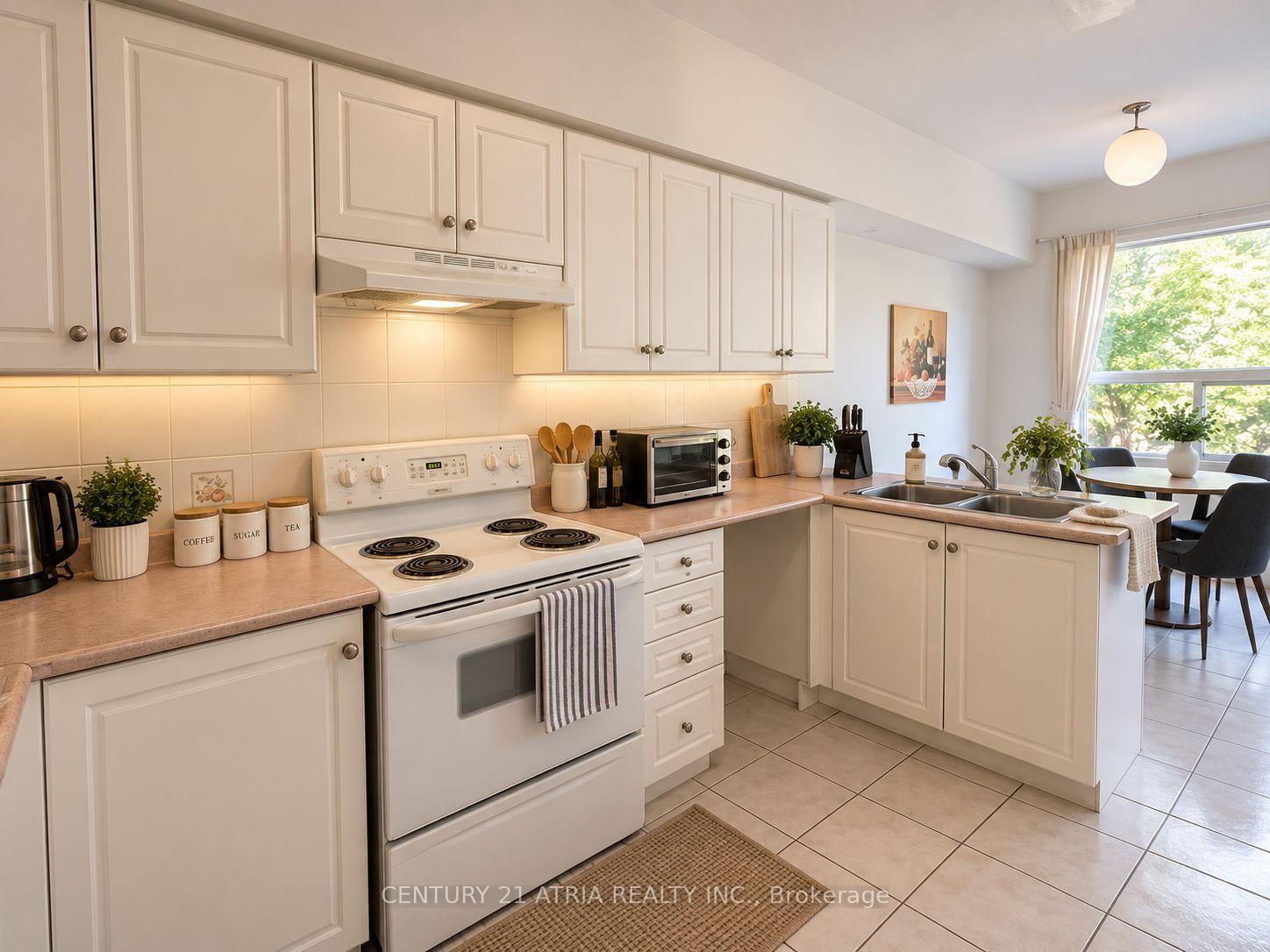 Photo 6 of 28 Interlacken Way, Markham, Unionville — HOMEH