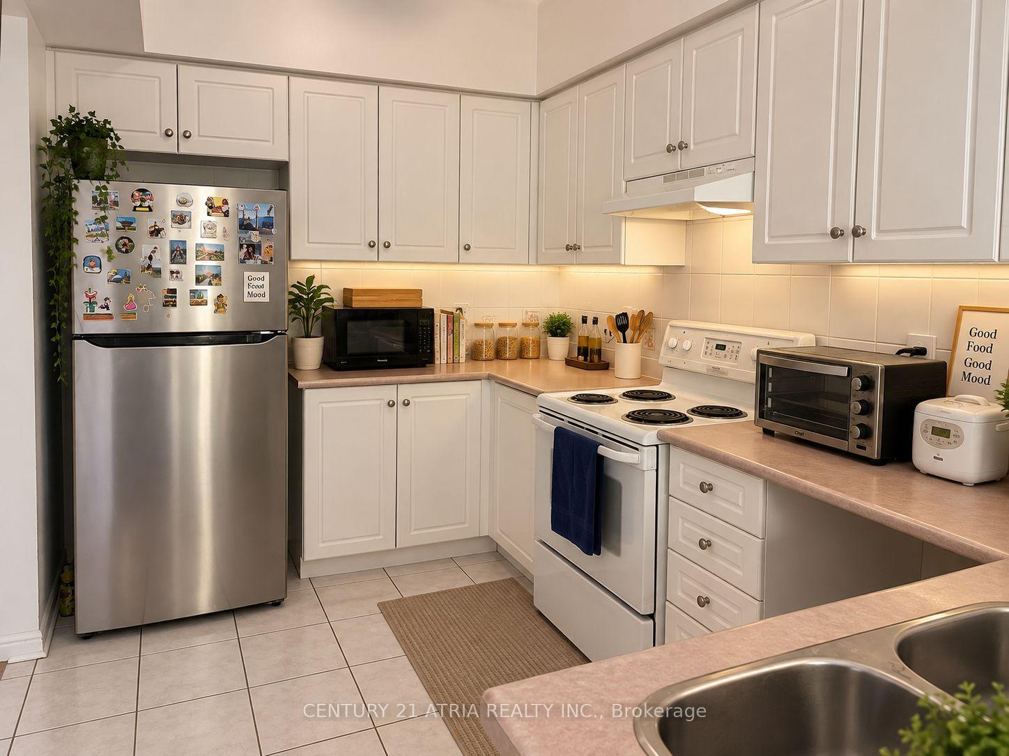 Photo 8 of 28 Interlacken Way, Markham, Unionville — HOMEH