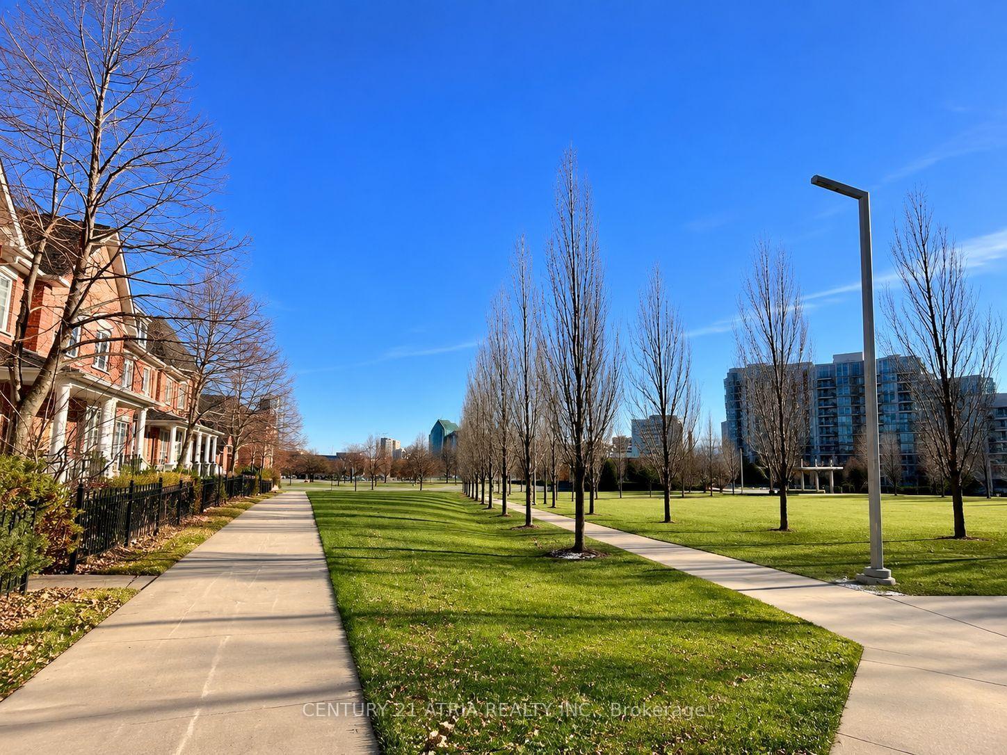 Photo 13 of 28 Interlacken Way, Markham, Unionville — HOMEH