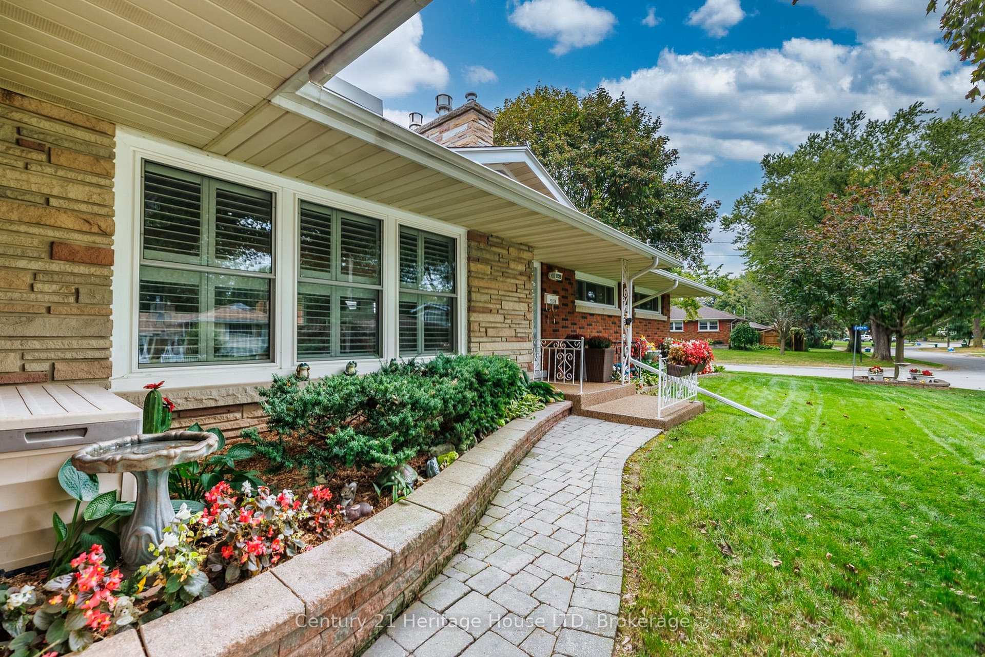 Photo 2 of 5159 Shirley Avenue, Niagara Falls, Cherrywood — HOMEH