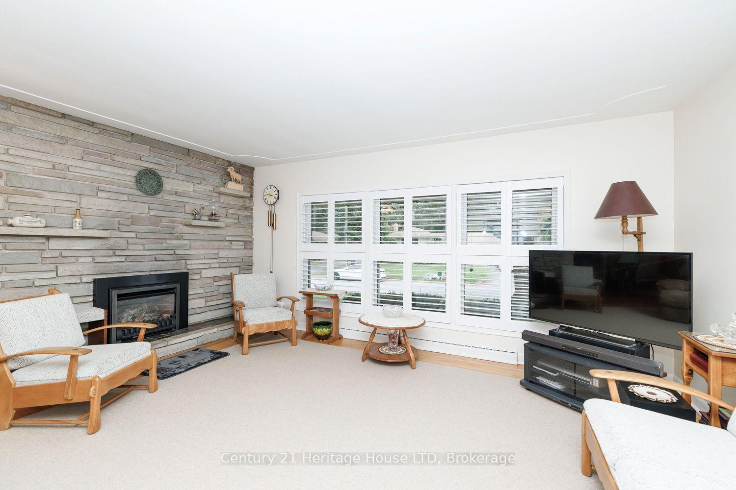 Photo 8 of 5159 Shirley Avenue, Niagara Falls, Cherrywood — HOMEH