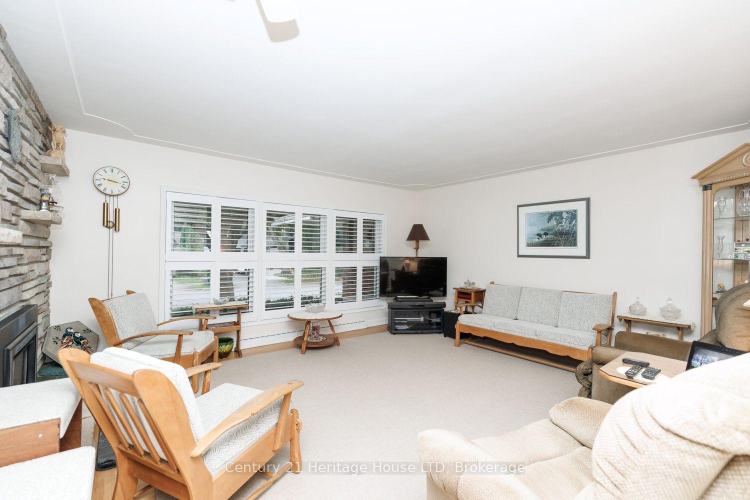 Photo 9 of 5159 Shirley Avenue, Niagara Falls, Cherrywood — HOMEH