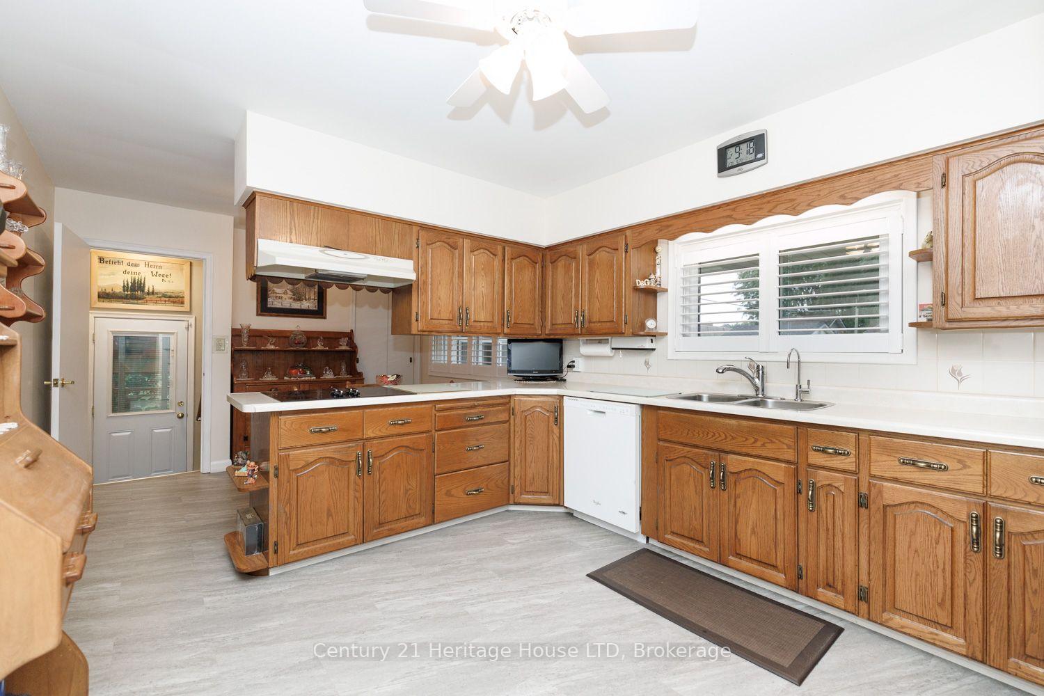 Photo 17 of 5159 Shirley Avenue, Niagara Falls, Cherrywood — HOMEH