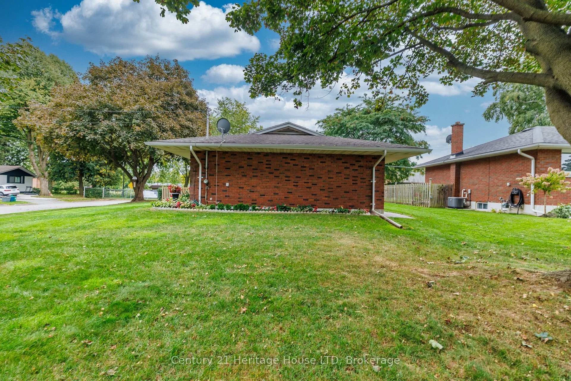 Photo 7 of 5159 Shirley Avenue, Niagara Falls, Cherrywood — HOMEH