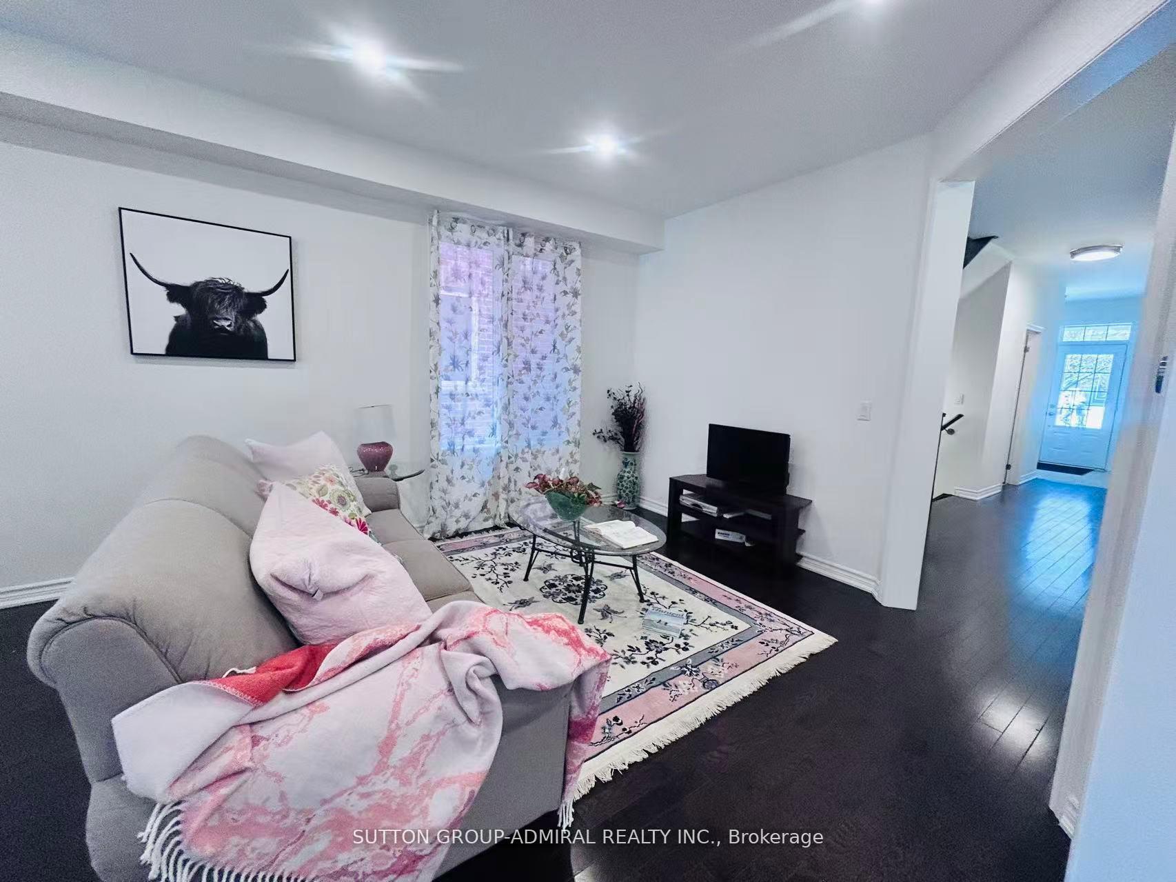 Photo 4 of 81 Livante Court, Markham, Victoria Square — HOMEH