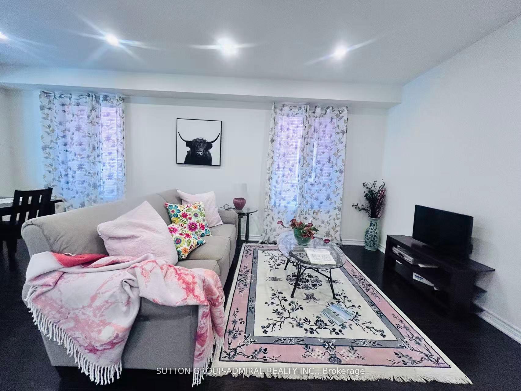 Photo 5 of 81 Livante Court, Markham, Victoria Square — HOMEH