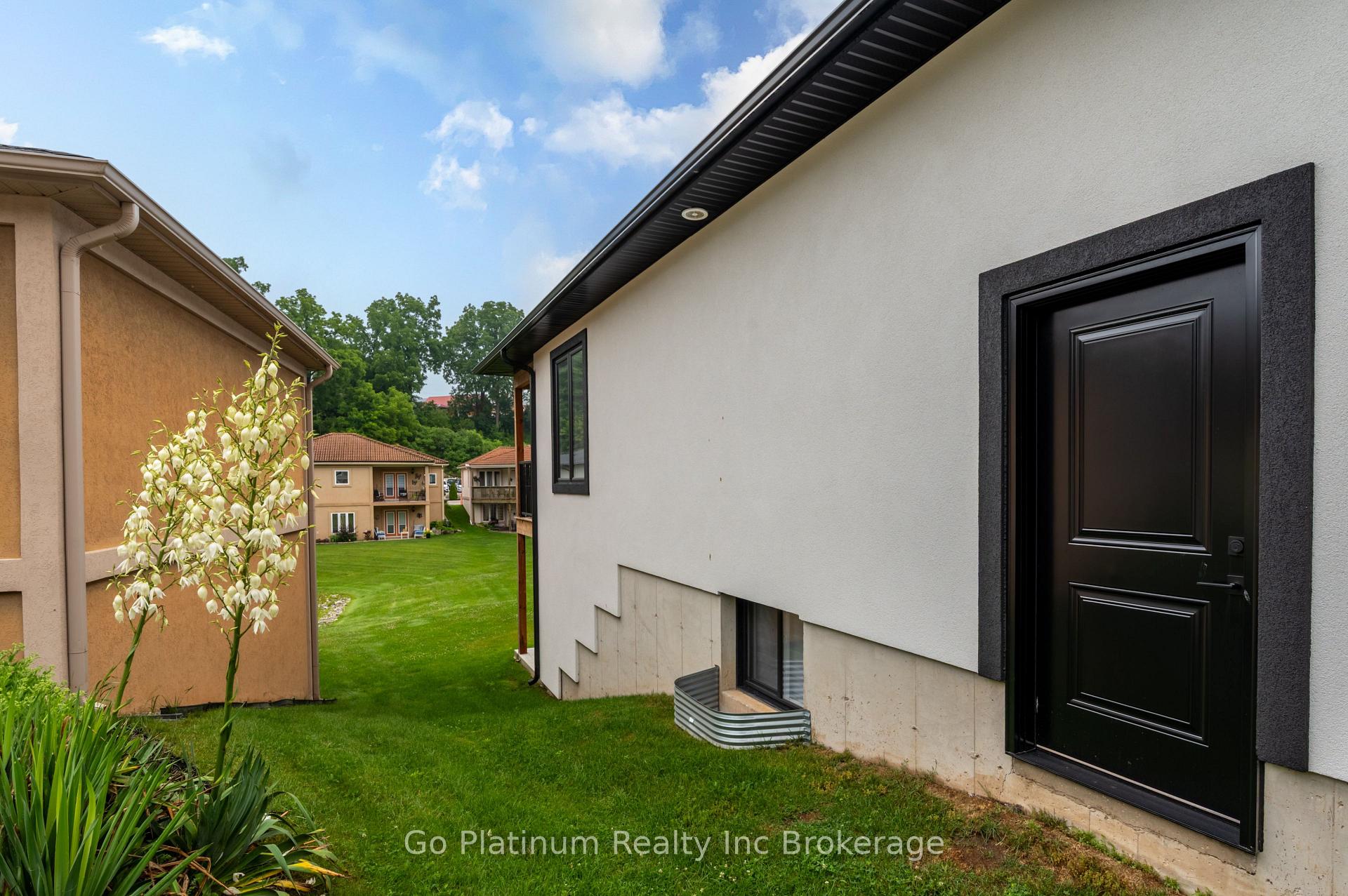 Photo 6 of Unit 11, 5 John Pound Road, Tillsonburg — HOMEH