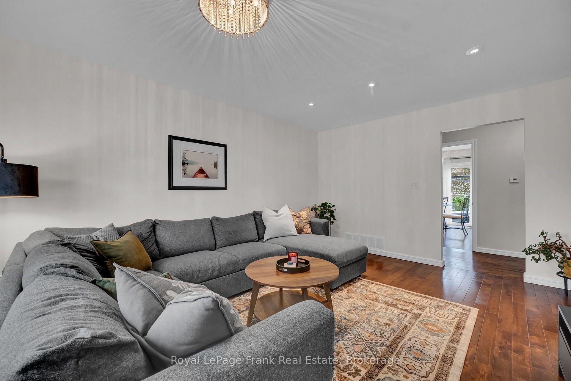 Photo 9 of 117 Lawrence Crescent, Clarington, Bowmanville — HOMEH