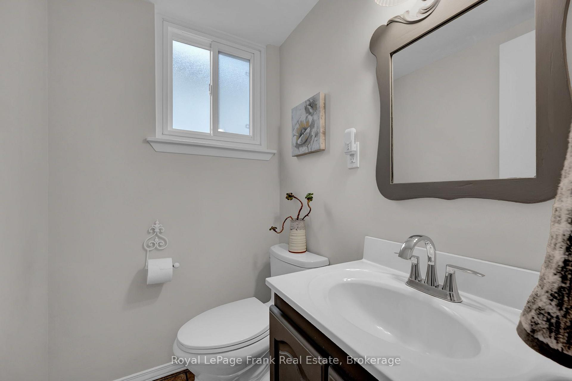 Photo 11 of 117 Lawrence Crescent, Clarington, Bowmanville — HOMEH