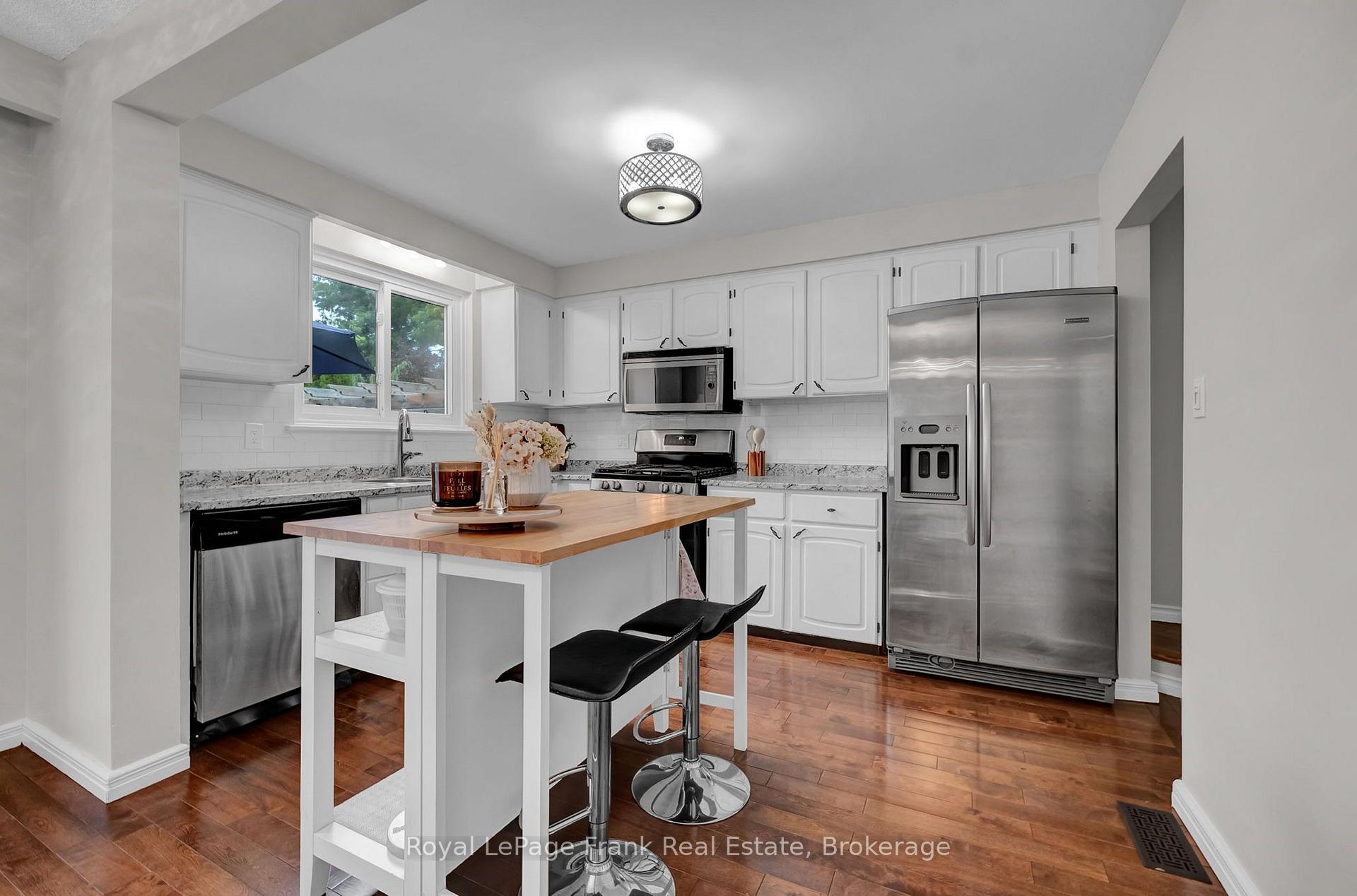 Photo 14 of 117 Lawrence Crescent, Clarington, Bowmanville — HOMEH