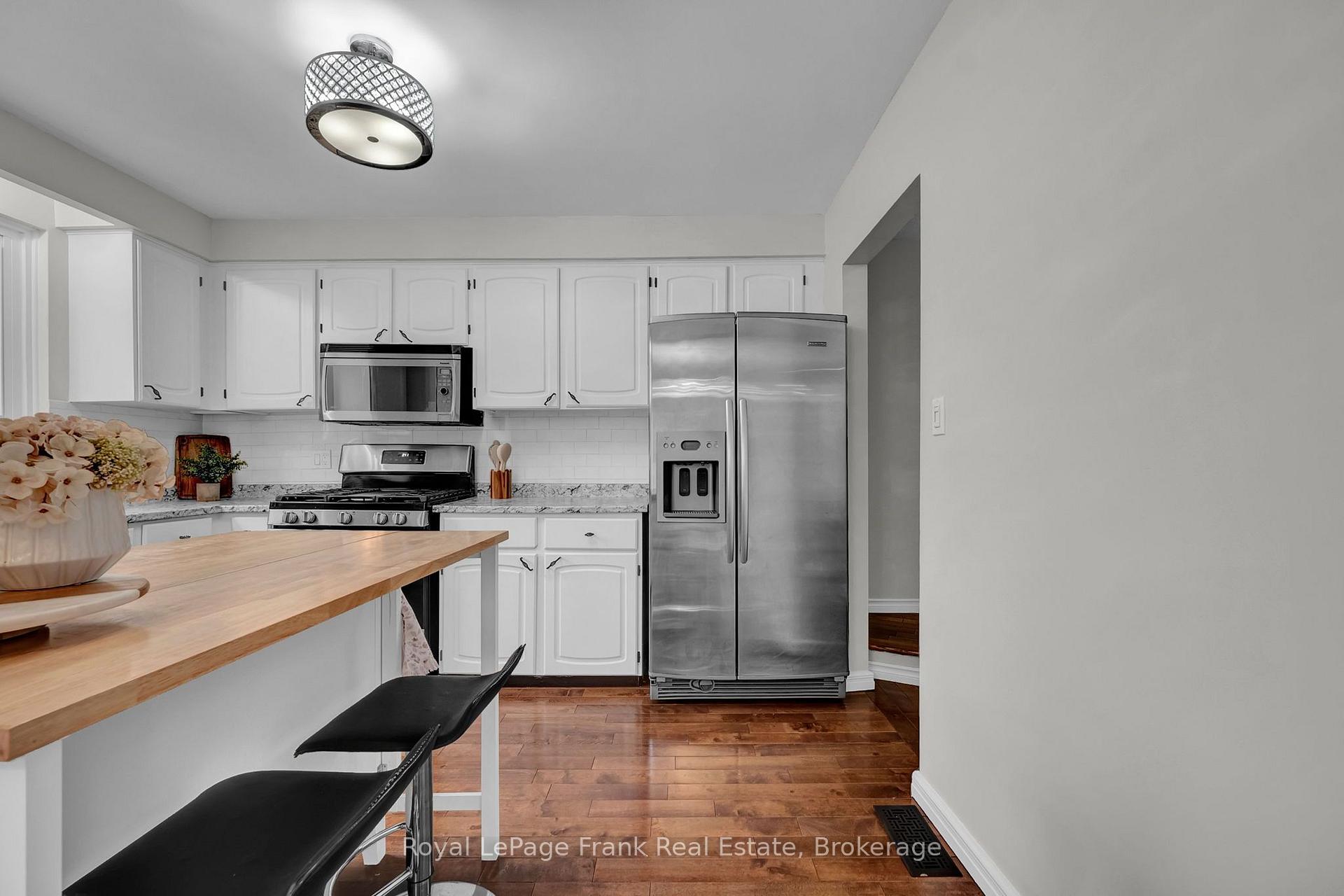 Photo 15 of 117 Lawrence Crescent, Clarington, Bowmanville — HOMEH
