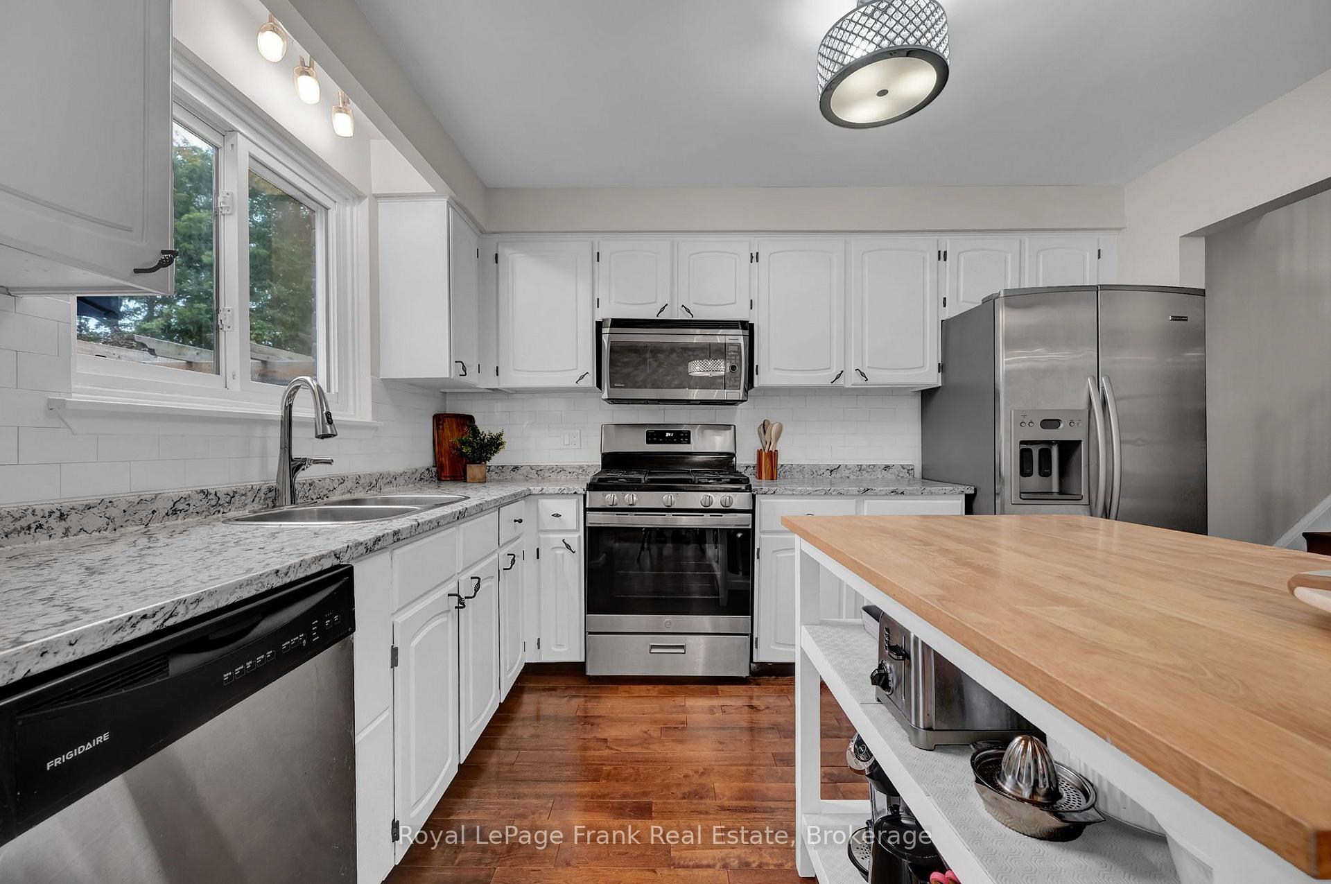 Photo 16 of 117 Lawrence Crescent, Clarington, Bowmanville — HOMEH