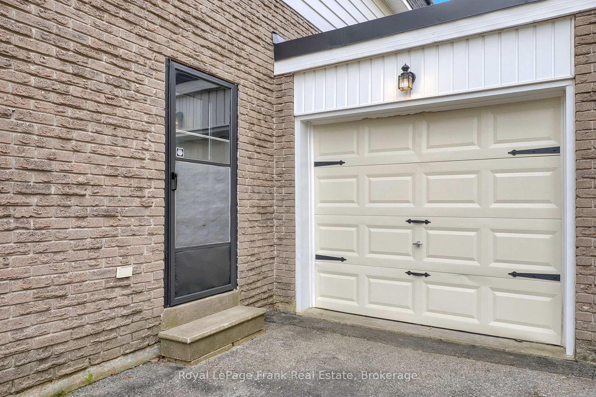 Photo 39 of 117 Lawrence Crescent, Clarington, Bowmanville — HOMEH