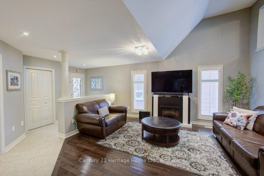Photo 8 of 79 Laughland Lane, Guelph, Pineridge/Westminster Woods — HOMEH