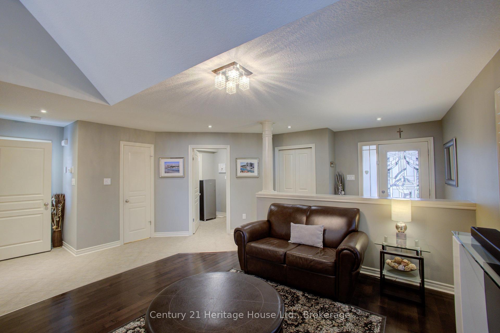 Photo 9 of 79 Laughland Lane, Guelph, Pineridge/Westminster Woods — HOMEH