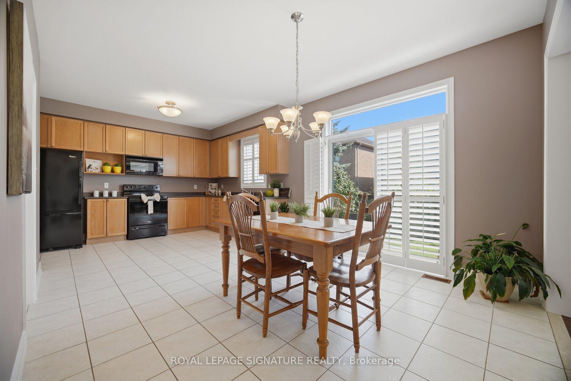 Photo 8 of 2215 Lapsley Crescent, Oakville, Westmount — HOMEH