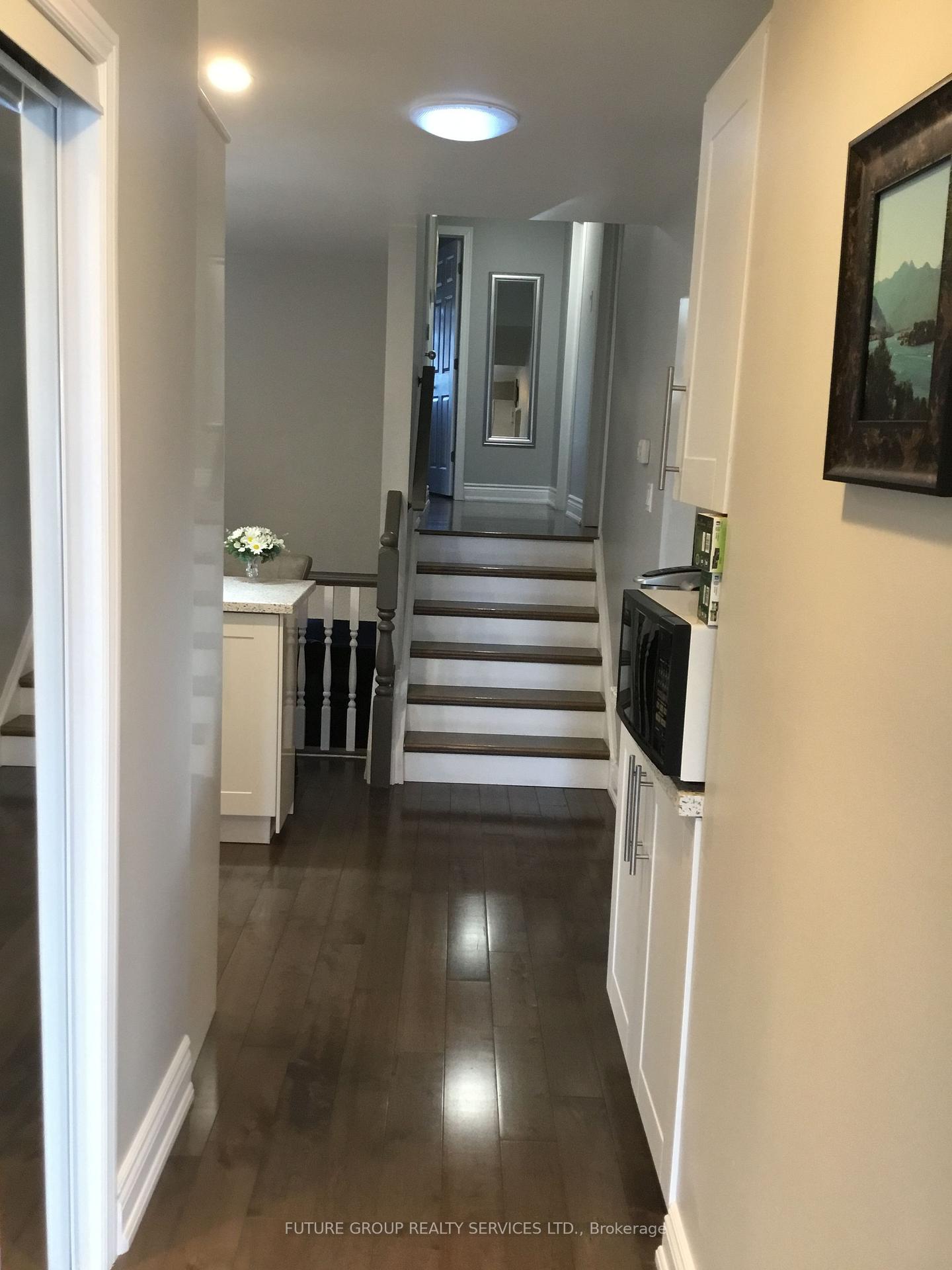 Photo 4 of 40 Lyton Crescent, Hamilton, Stoney Creek Mountain — HOMEH