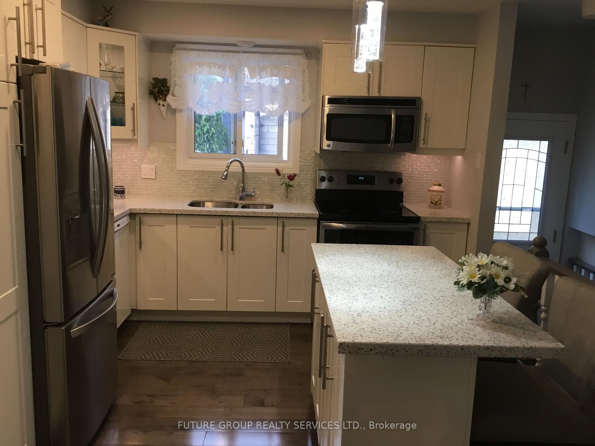 Photo 7 of 40 Lyton Crescent, Hamilton, Stoney Creek Mountain — HOMEH