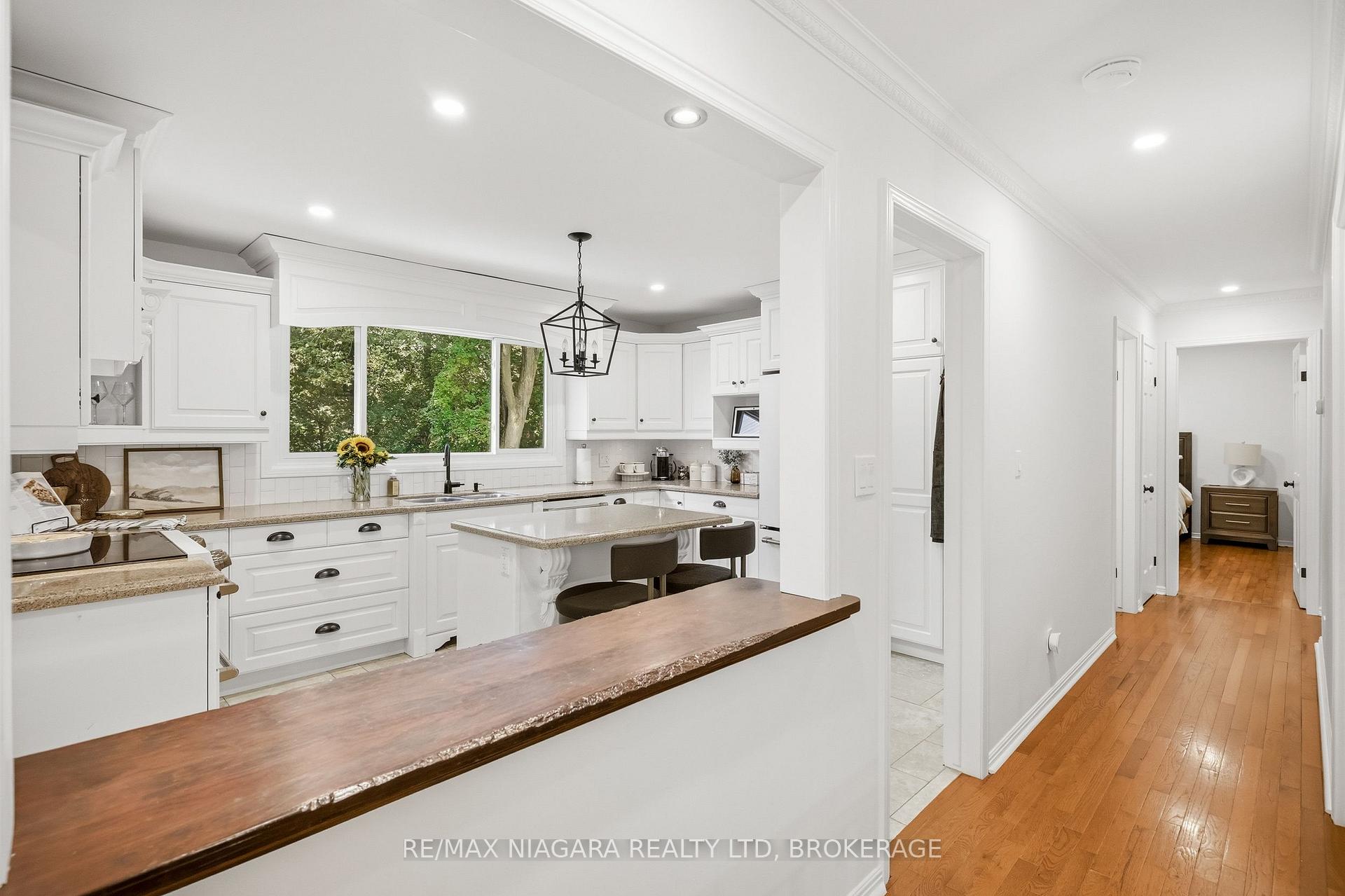 Photo 14 of 25 Berkhout Terrace, Pelham, Fonthill — HOMEH