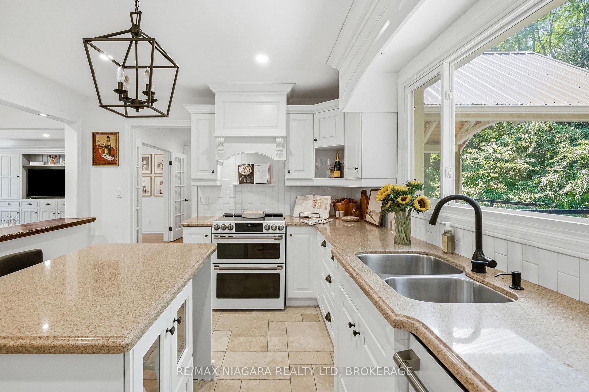 Photo 17 of 25 Berkhout Terrace, Pelham, Fonthill — HOMEH
