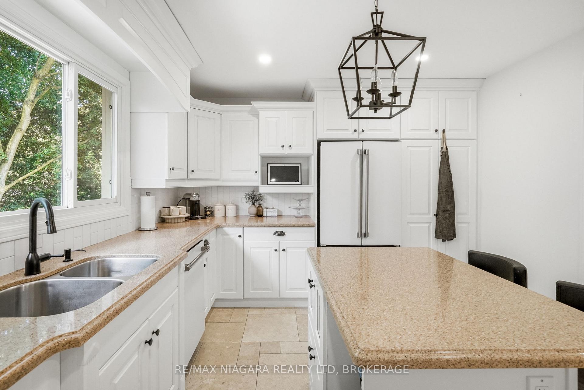 Photo 18 of 25 Berkhout Terrace, Pelham, Fonthill — HOMEH