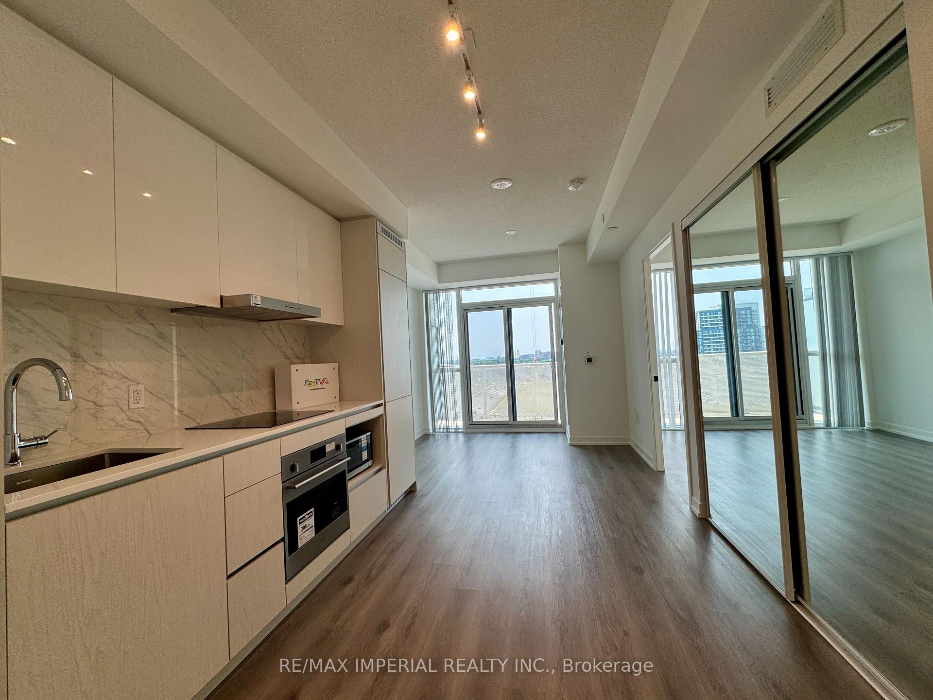Photo 4 of Unit 811, 28 Interchange Way, Vaughan, Vaughan Corporate Centre — HOMEH