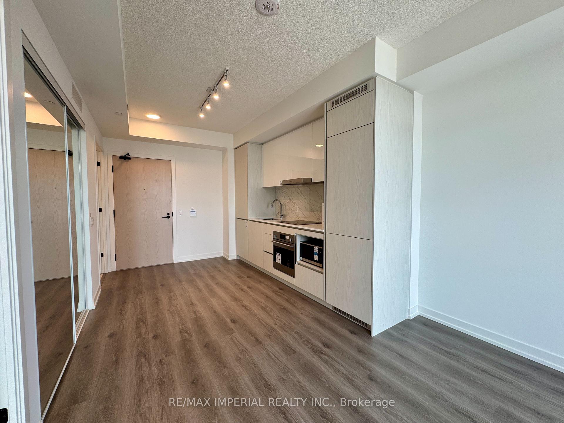 Photo 5 of Unit 811, 28 Interchange Way, Vaughan, Vaughan Corporate Centre — HOMEH