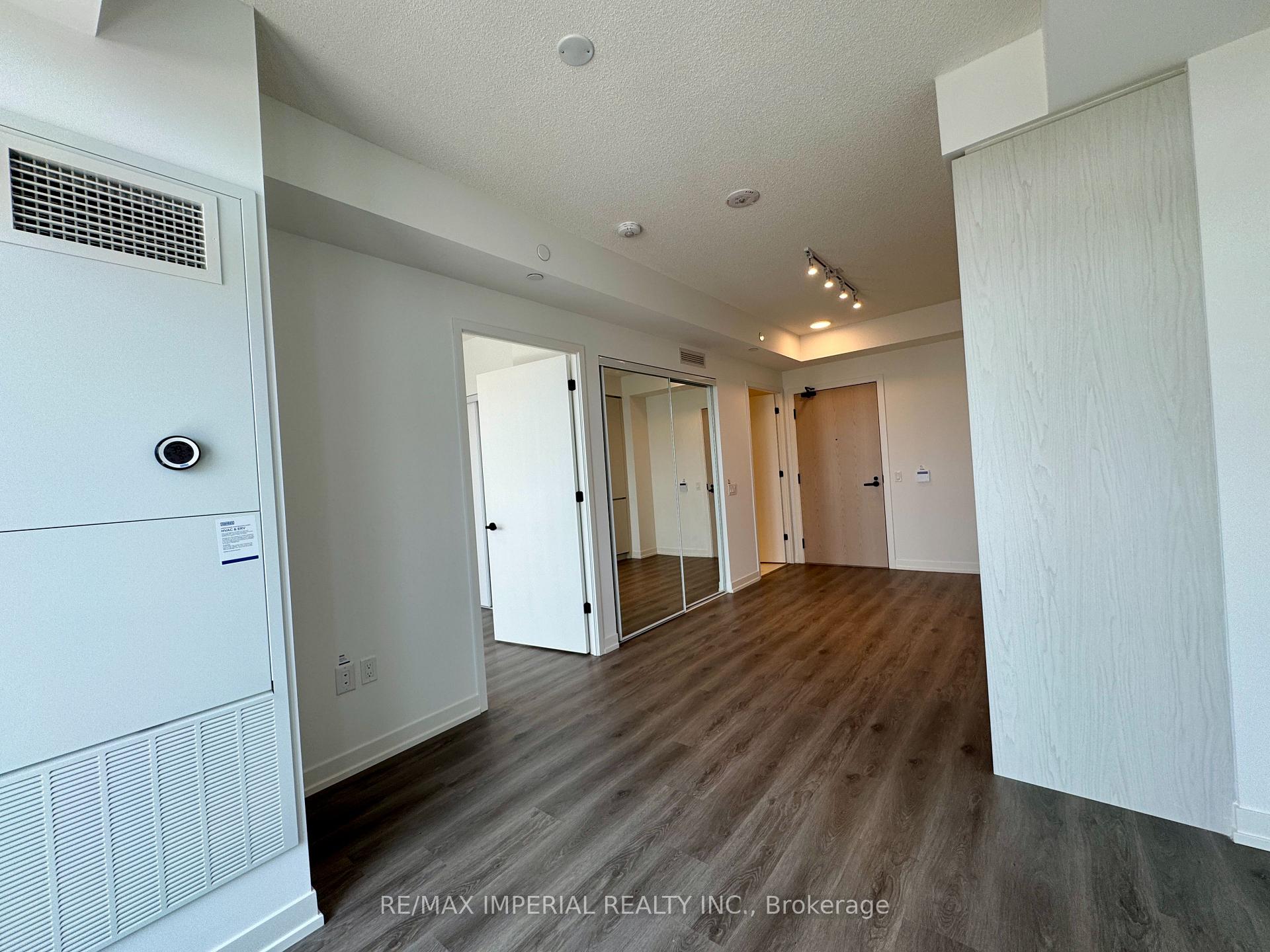 Photo 6 of Unit 811, 28 Interchange Way, Vaughan, Vaughan Corporate Centre — HOMEH