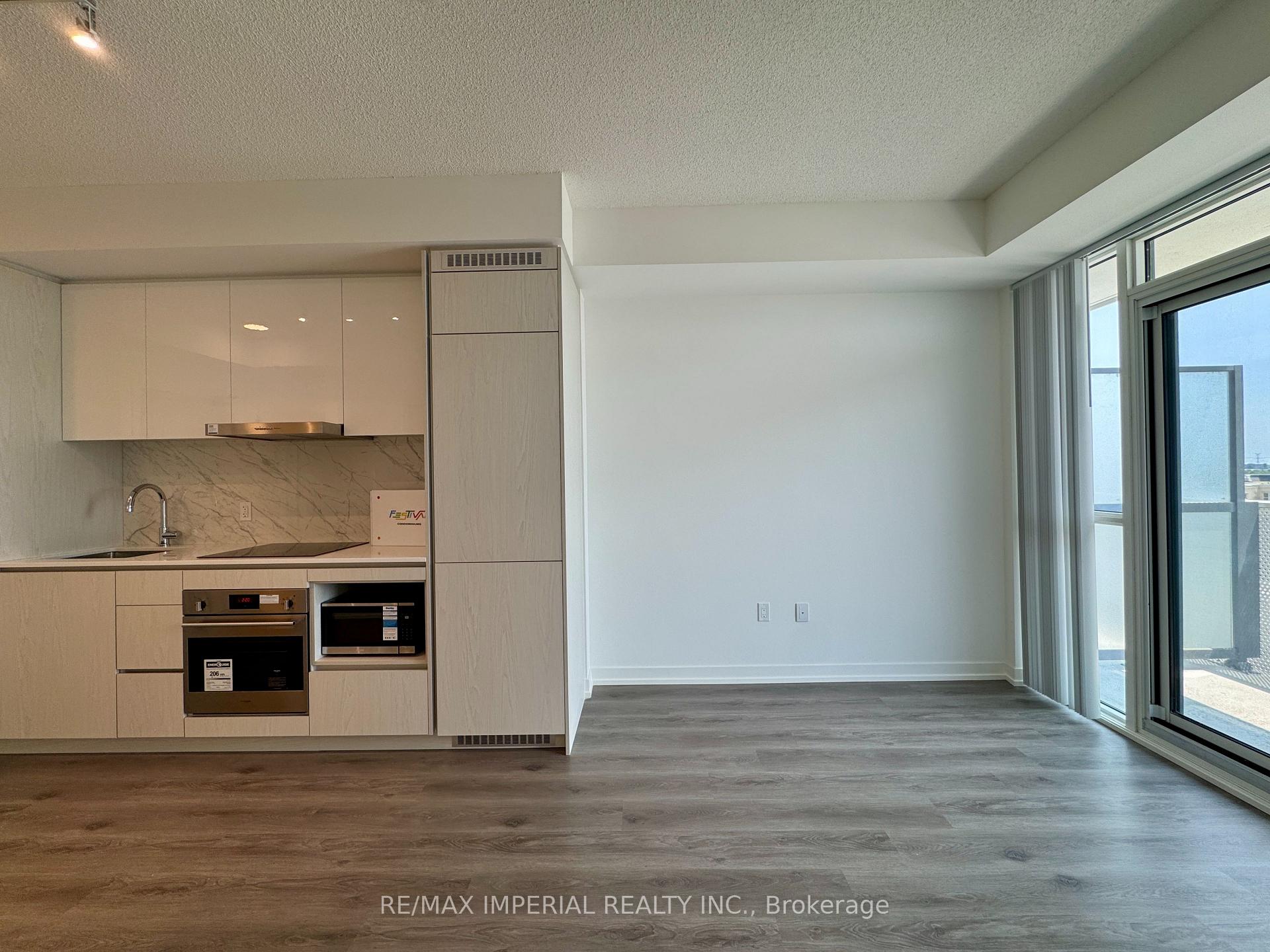 Photo 7 of Unit 811, 28 Interchange Way, Vaughan, Vaughan Corporate Centre — HOMEH